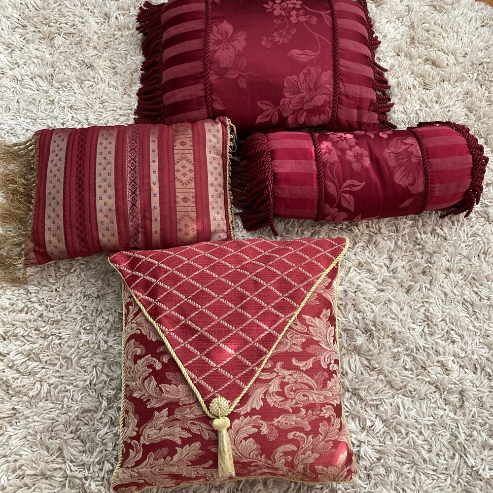 Set of four pillows